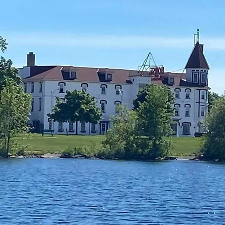 Historical Hotel - House Of Ludington